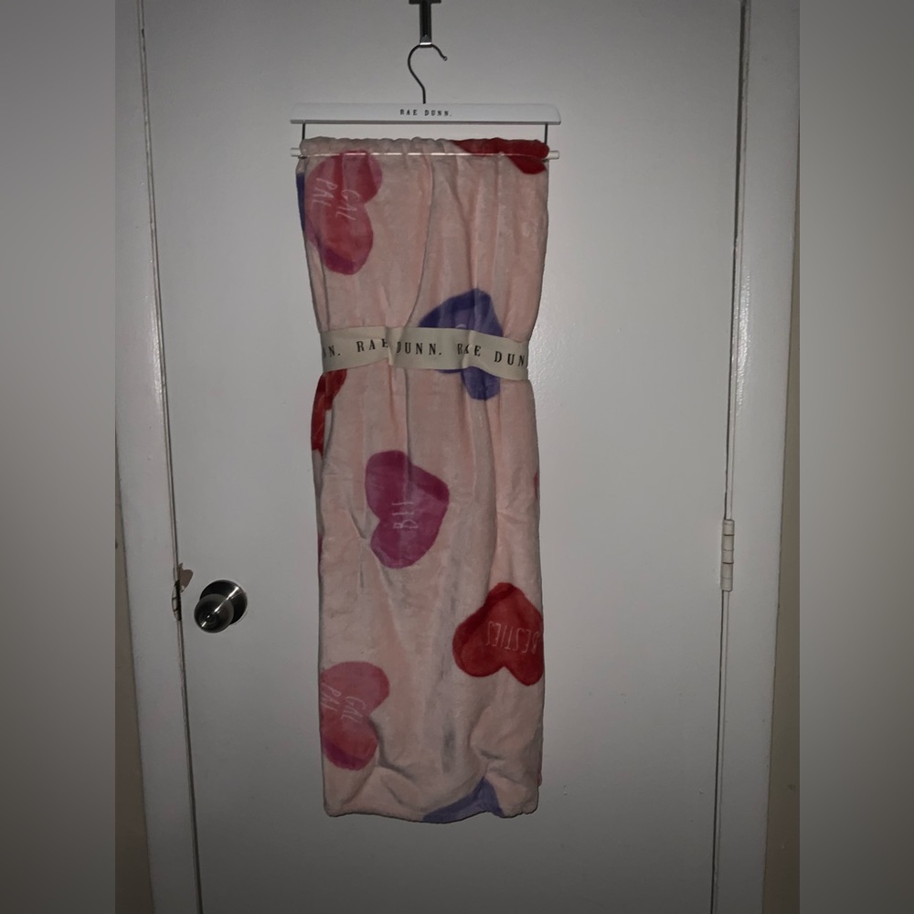 Rae Dunn Conversational Hearts Valentine’s Day Blanket / Throw - Picture 9 of 12